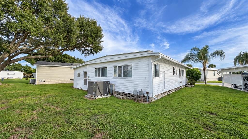 For Sale: $159,900 (2 beds, 2 baths, 960 Square Feet)