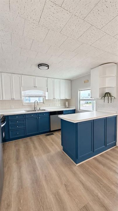For Sale: $159,900 (2 beds, 2 baths, 960 Square Feet)