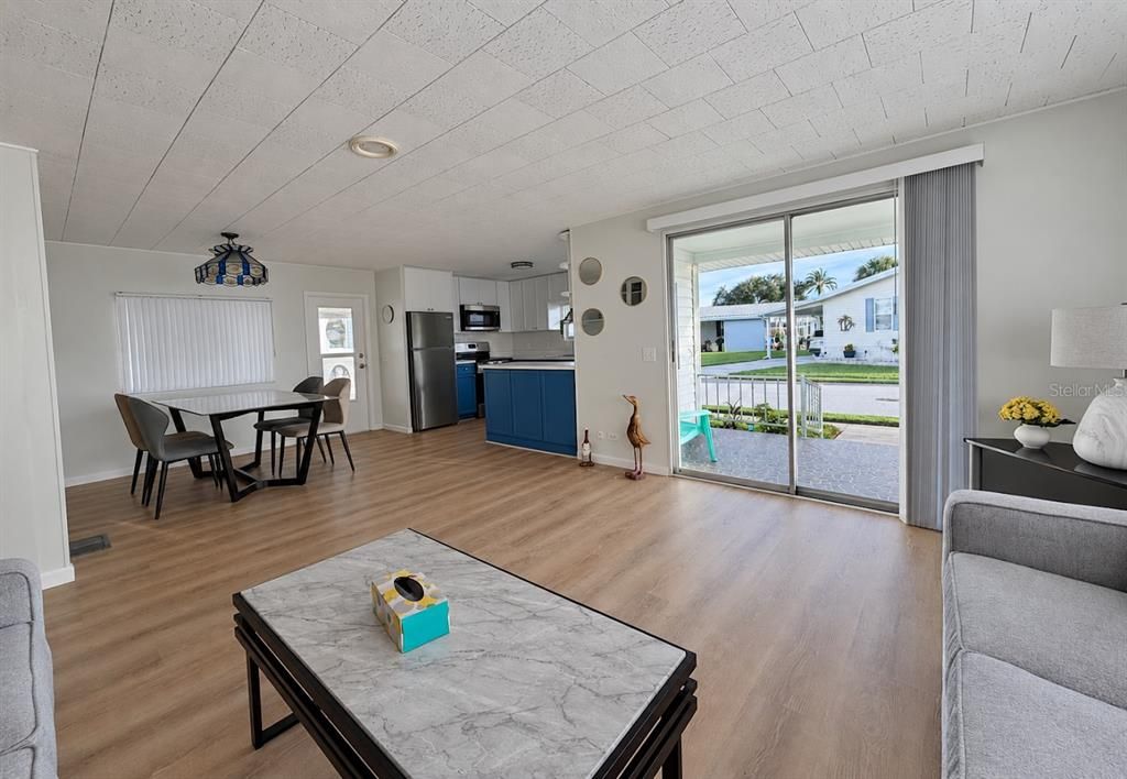 For Sale: $159,900 (2 beds, 2 baths, 960 Square Feet)