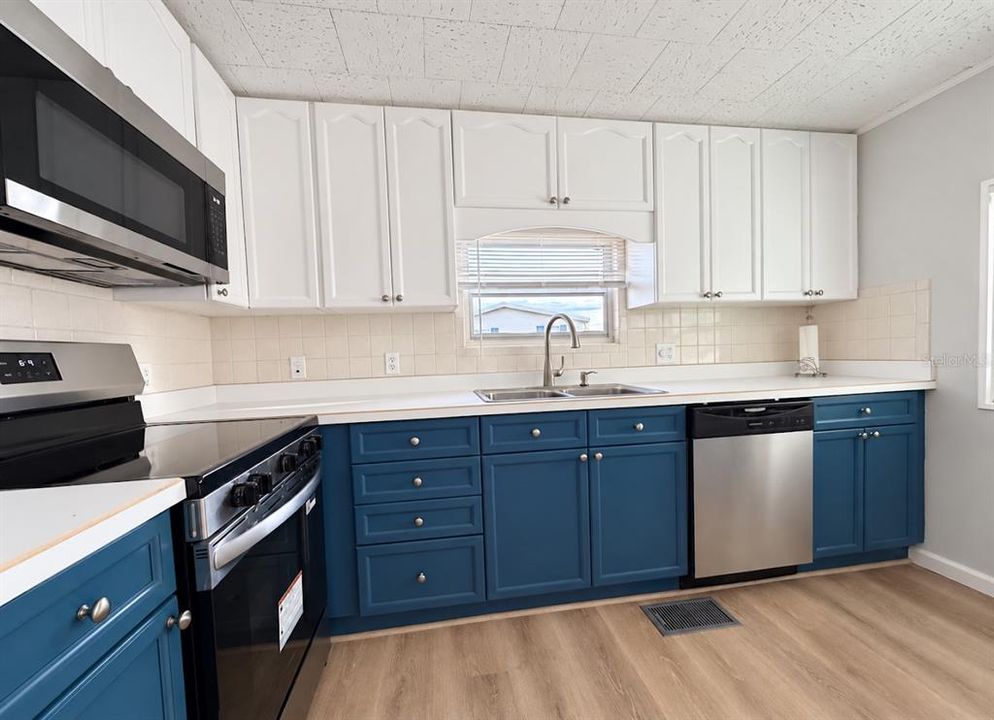 For Sale: $159,900 (2 beds, 2 baths, 960 Square Feet)
