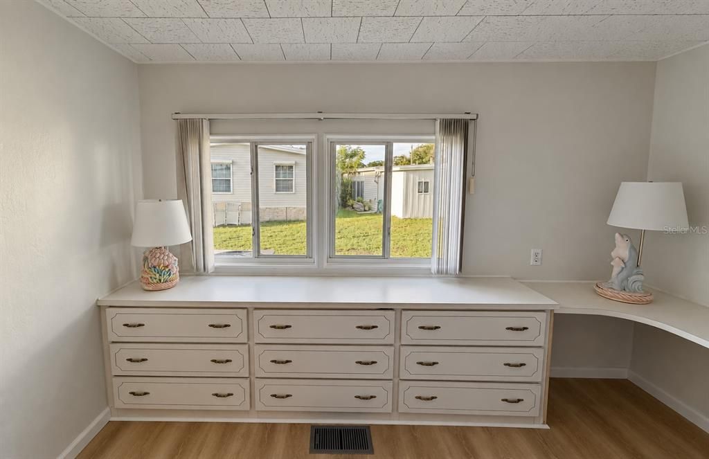 For Sale: $159,900 (2 beds, 2 baths, 960 Square Feet)