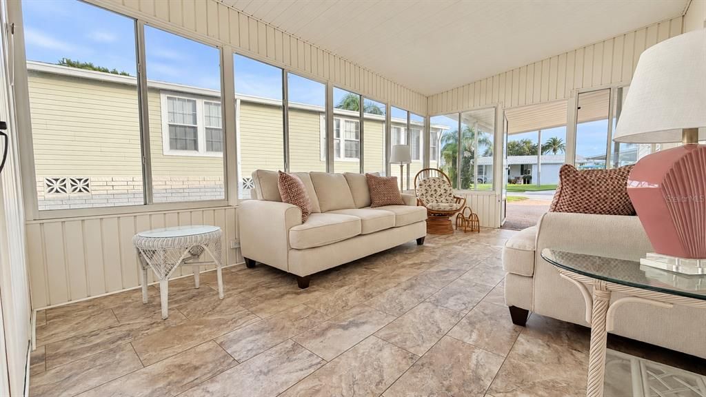 For Sale: $159,900 (2 beds, 2 baths, 960 Square Feet)