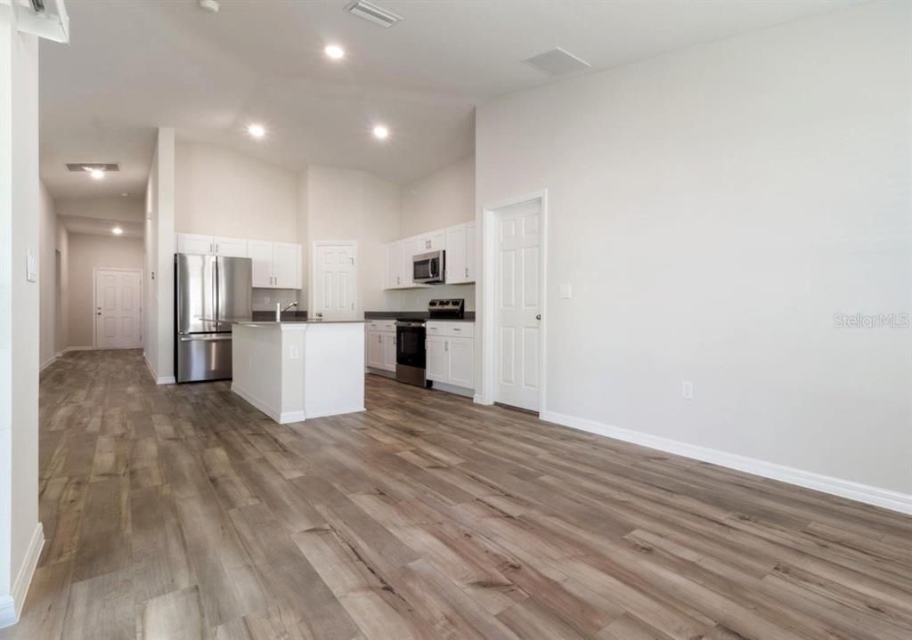 En Venta: $365,000 (4 camas, 2 baños, 1850 Pies cuadrados)