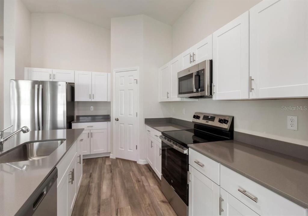 En Venta: $365,000 (4 camas, 2 baños, 1850 Pies cuadrados)