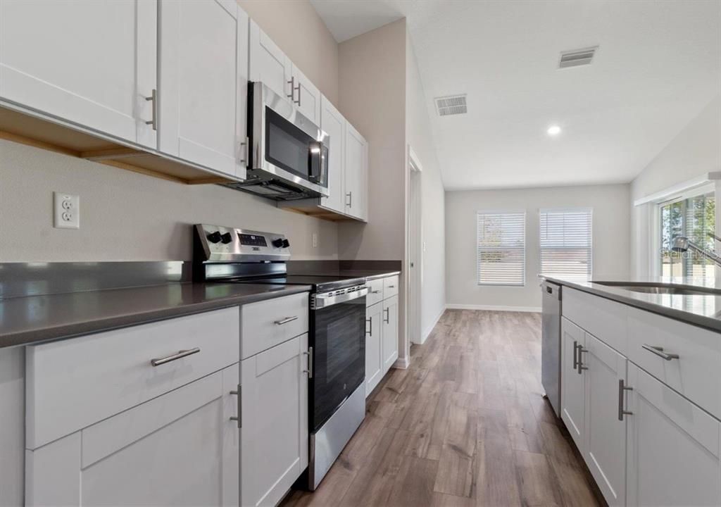 En Venta: $365,000 (4 camas, 2 baños, 1850 Pies cuadrados)