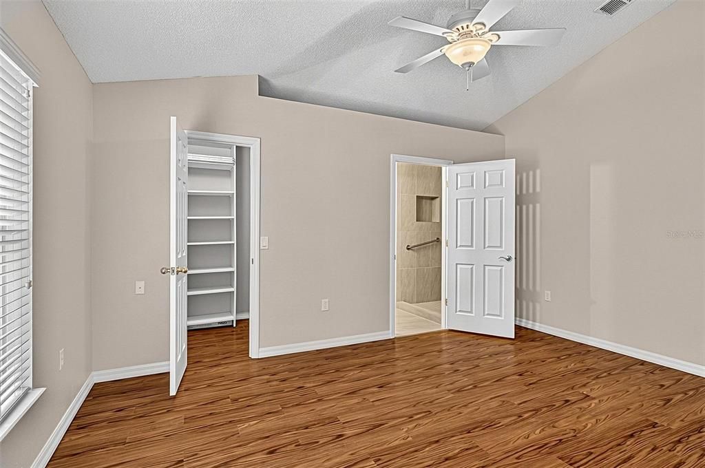 For Sale: $299,900 (3 beds, 2 baths, 1591 Square Feet)