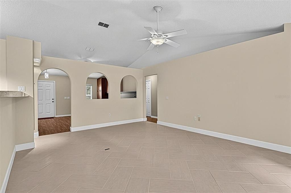 For Sale: $299,900 (3 beds, 2 baths, 1591 Square Feet)