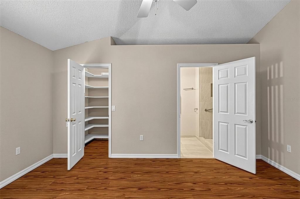 For Sale: $299,900 (3 beds, 2 baths, 1591 Square Feet)