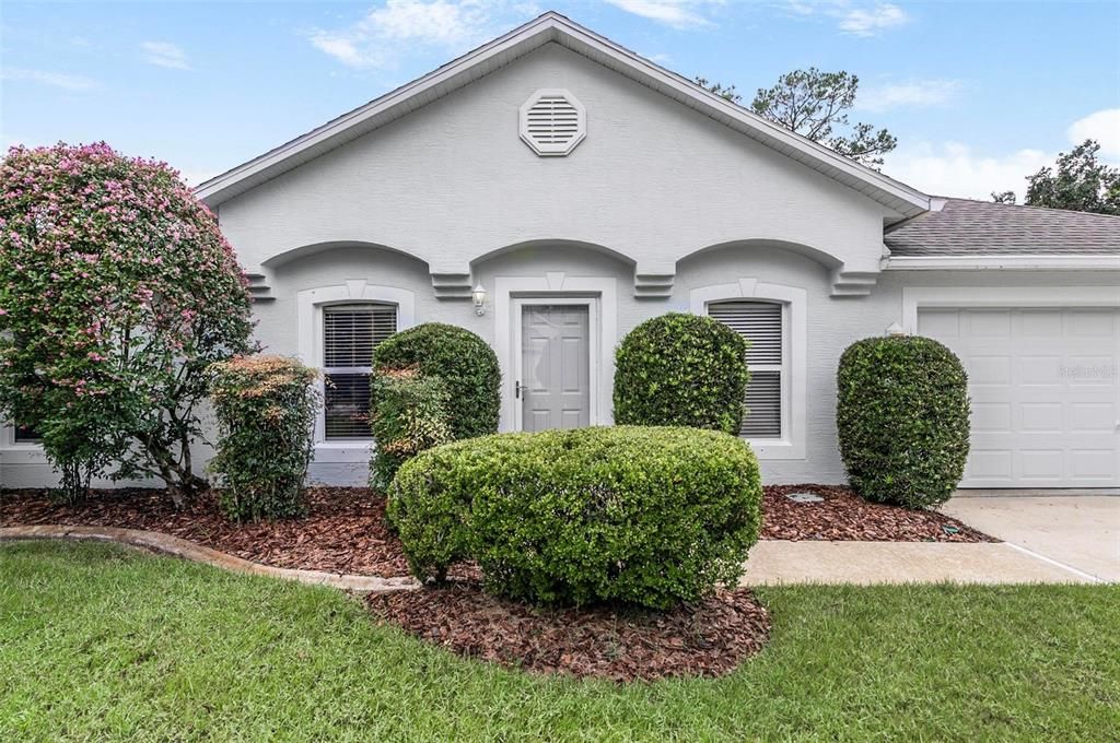 For Sale: $299,900 (3 beds, 2 baths, 1591 Square Feet)