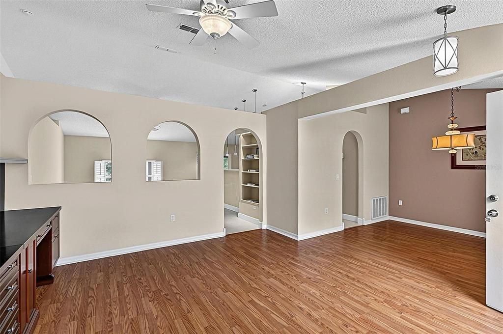 For Sale: $299,900 (3 beds, 2 baths, 1591 Square Feet)