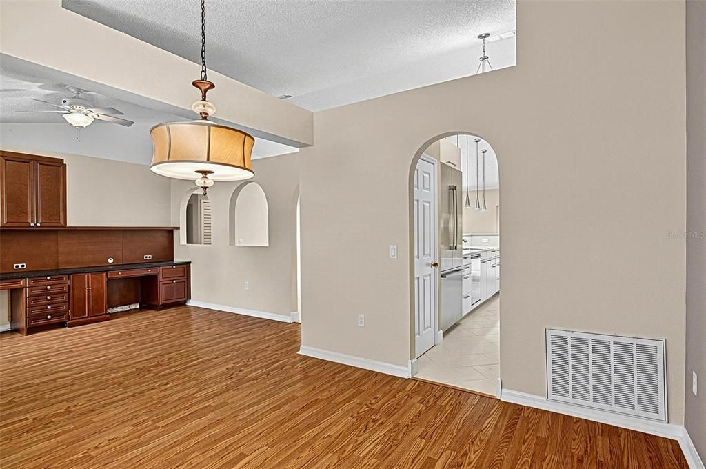 For Sale: $299,900 (3 beds, 2 baths, 1591 Square Feet)