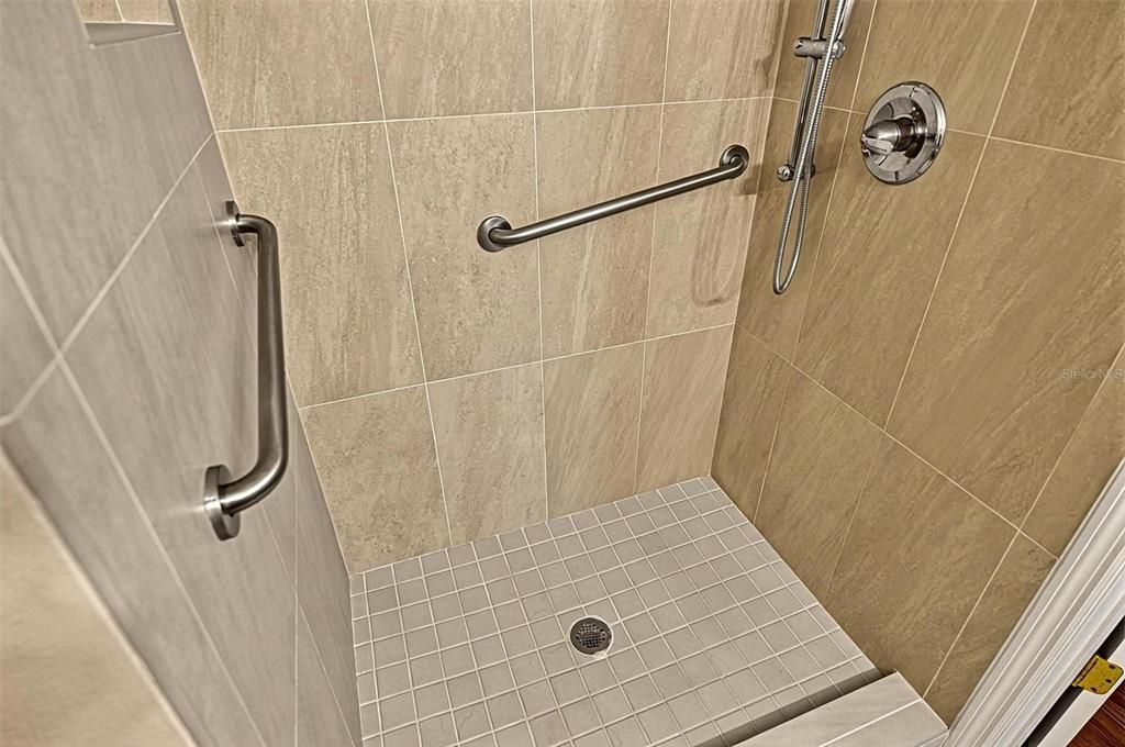 For Sale: $299,900 (3 beds, 2 baths, 1591 Square Feet)
