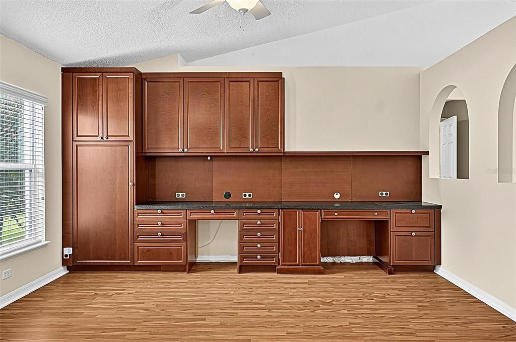 For Sale: $299,900 (3 beds, 2 baths, 1591 Square Feet)