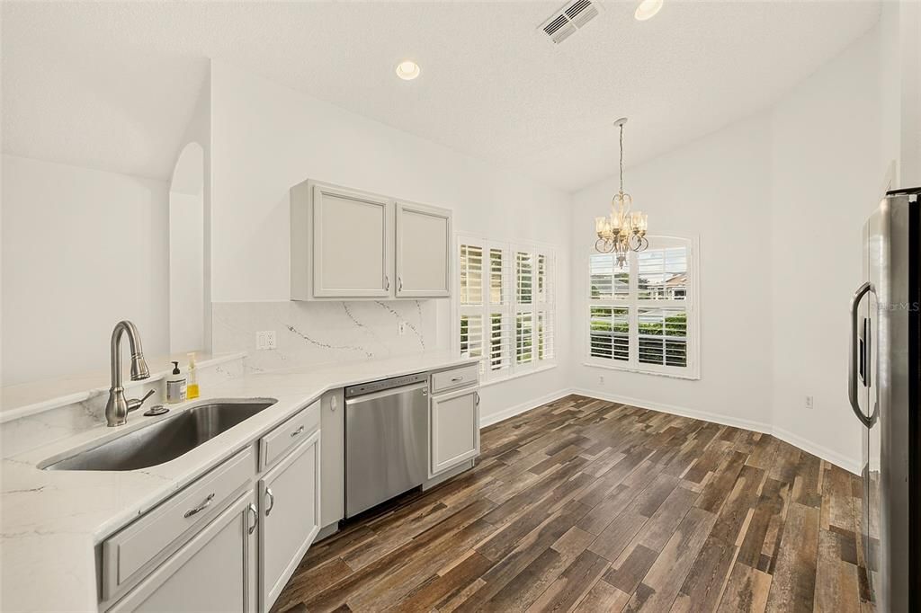 For Sale: $235,000 (2 beds, 2 baths, 1260 Square Feet)