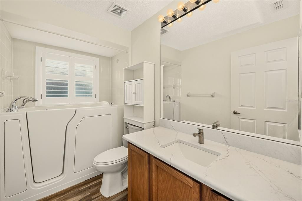 For Sale: $235,000 (2 beds, 2 baths, 1260 Square Feet)
