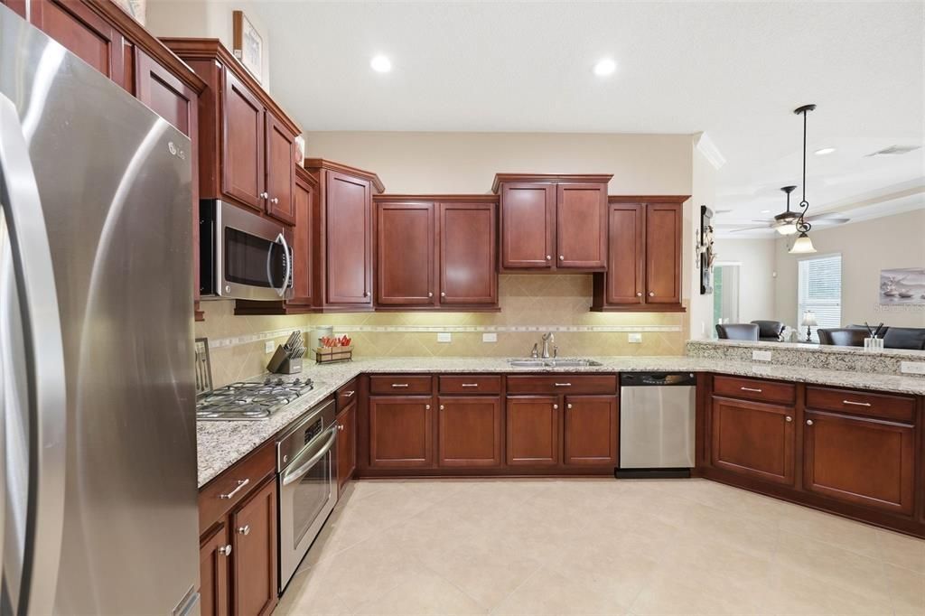 For Sale: $398,900 (2 beds, 2 baths, 1689 Square Feet)
