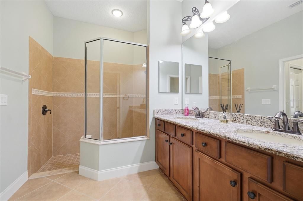 For Sale: $398,900 (2 beds, 2 baths, 1689 Square Feet)