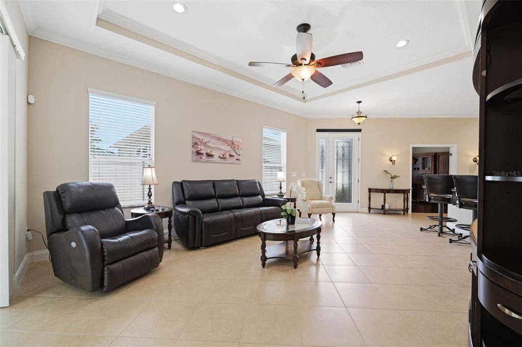 For Sale: $398,900 (2 beds, 2 baths, 1689 Square Feet)