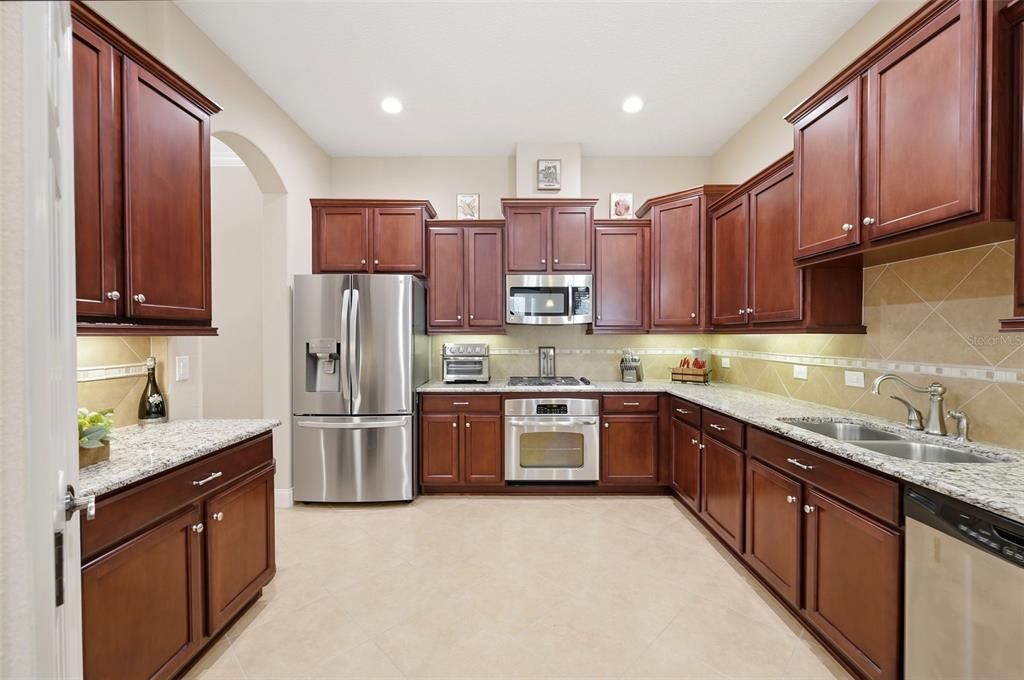 For Sale: $398,900 (2 beds, 2 baths, 1689 Square Feet)