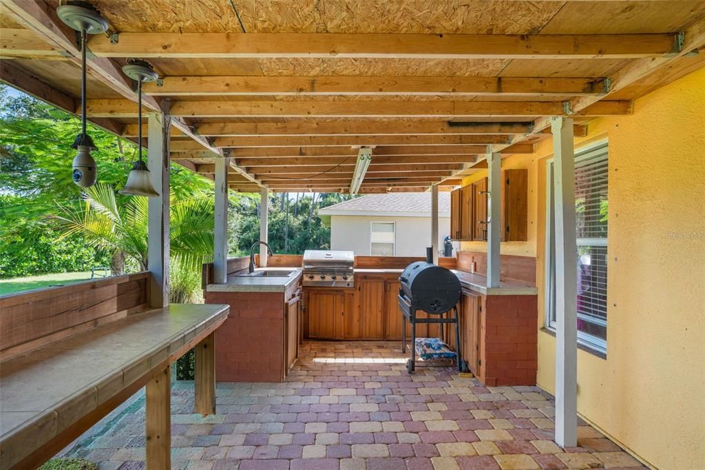 En Venta: $409,000 (4 camas, 2 baños, 2187 Pies cuadrados)
