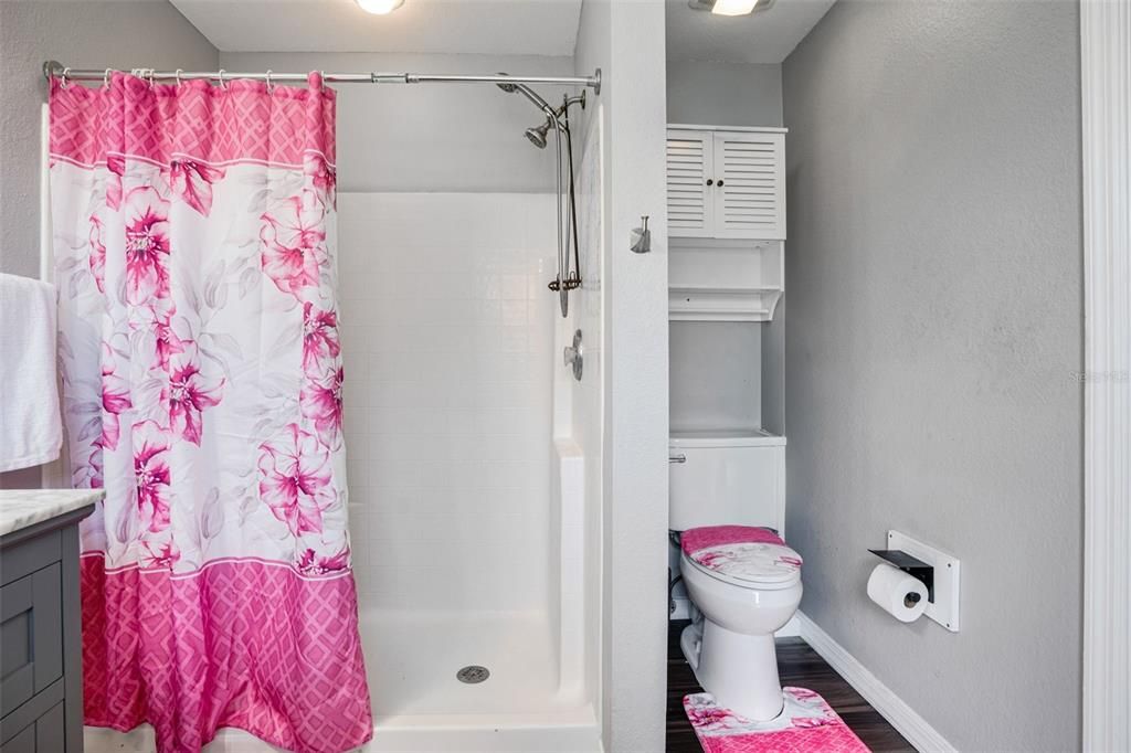 En Venta: $409,000 (4 camas, 2 baños, 2187 Pies cuadrados)