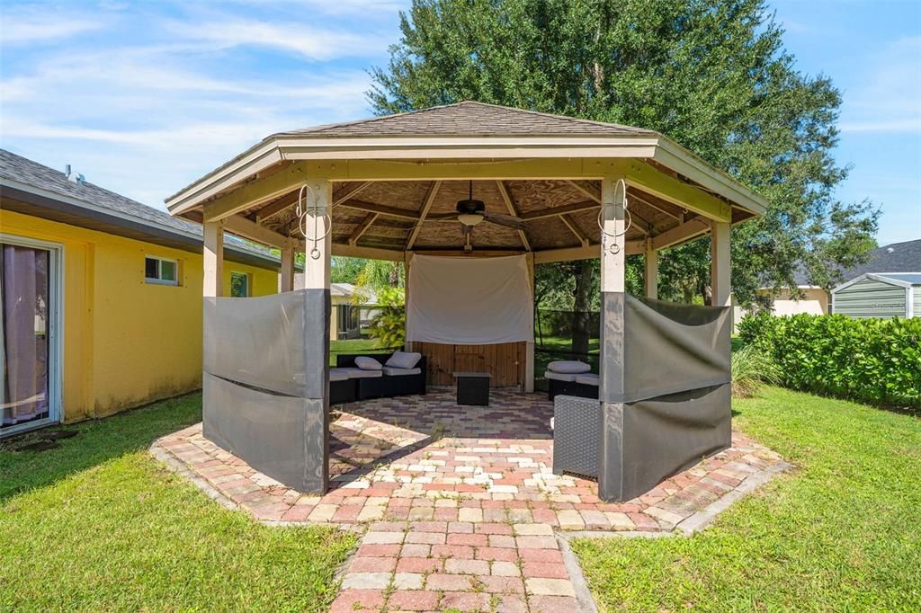 En Venta: $409,000 (4 camas, 2 baños, 2187 Pies cuadrados)