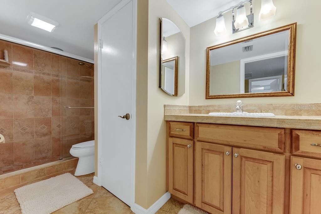 En Venta: $349,000 (2 camas, 2 baños, 1328 Pies cuadrados)