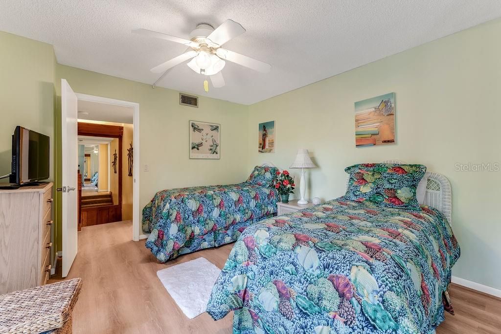 En Venta: $349,000 (2 camas, 2 baños, 1328 Pies cuadrados)