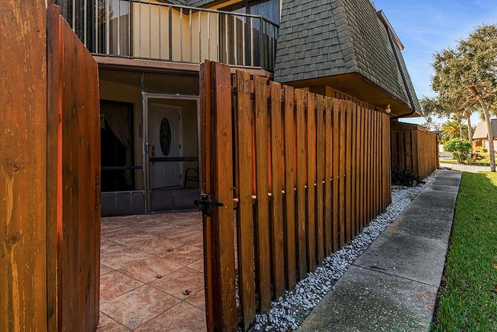 En Venta: $349,000 (2 camas, 2 baños, 1328 Pies cuadrados)