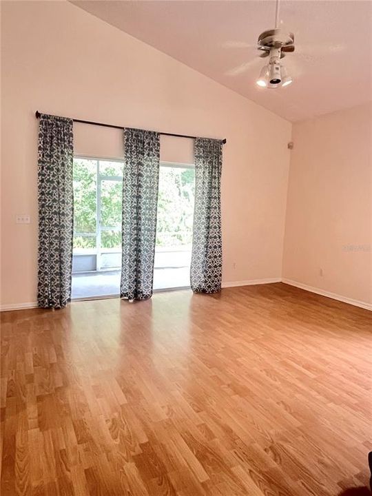 В аренду: $2,300 (3 спален, 2 ванн, 1834 Квадратных фут)