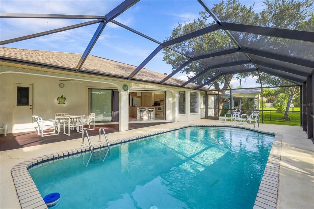 Activo con contrato: $304,900 (3 camas, 2 baños, 1462 Pies cuadrados)