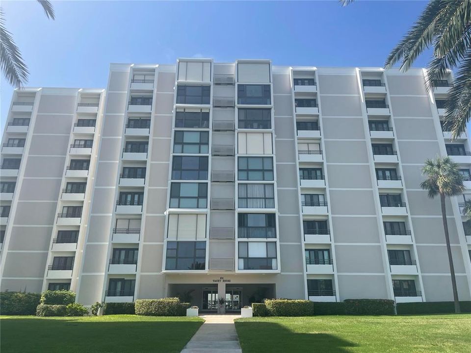 For Rent: $2,400 (2 beds, 2 baths, 1310 Square Feet)