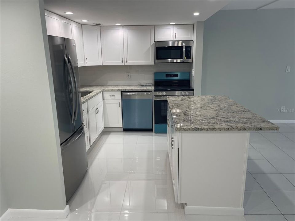 For Rent: $2,400 (2 beds, 2 baths, 1310 Square Feet)