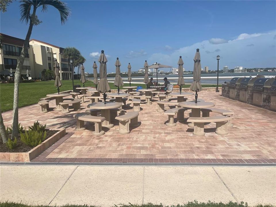 For Rent: $2,400 (2 beds, 2 baths, 1310 Square Feet)