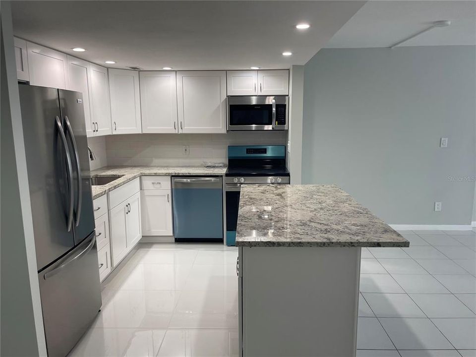 For Rent: $2,400 (2 beds, 2 baths, 1310 Square Feet)