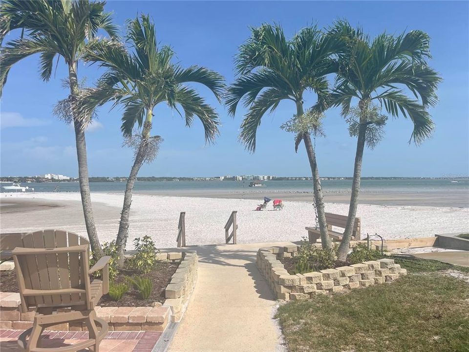 For Rent: $2,400 (2 beds, 2 baths, 1310 Square Feet)