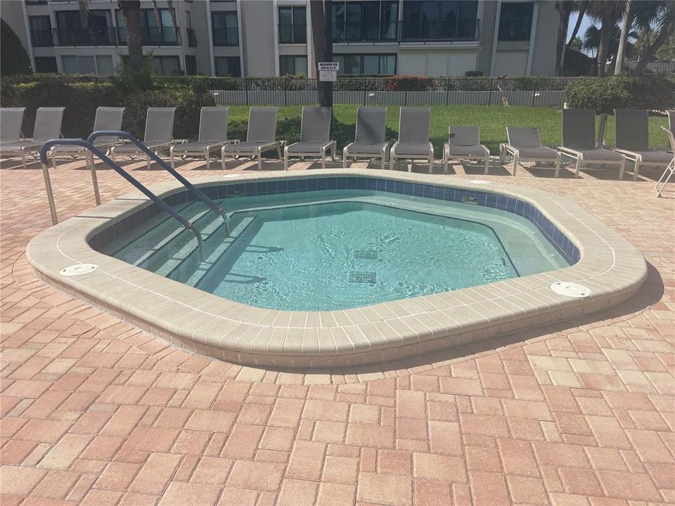 For Rent: $2,400 (2 beds, 2 baths, 1310 Square Feet)