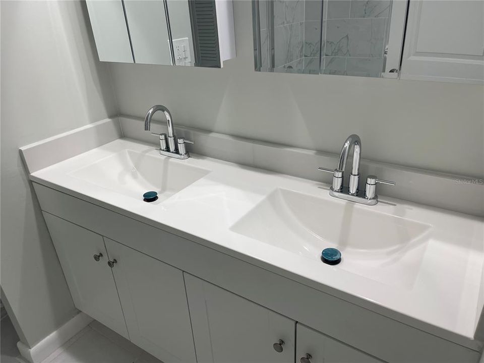 For Rent: $2,400 (2 beds, 2 baths, 1310 Square Feet)