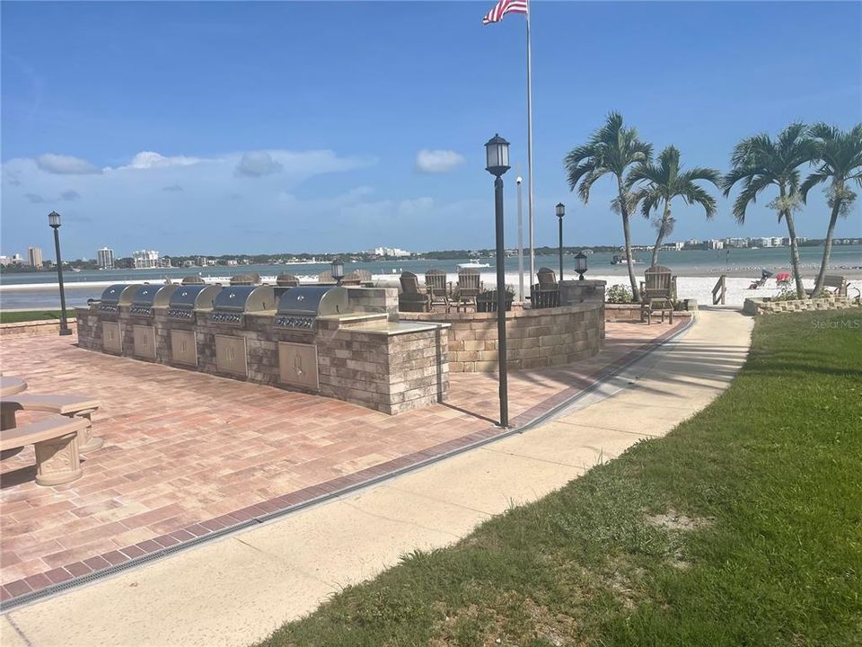 For Rent: $2,400 (2 beds, 2 baths, 1310 Square Feet)