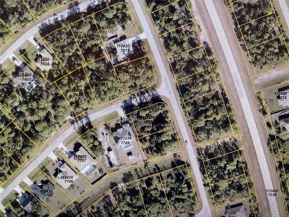 На продажу: $22,000 (0.26 acres)