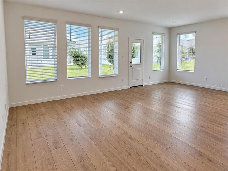 For Rent: $2,500 (3 beds, 2 baths, 1850 Square Feet)