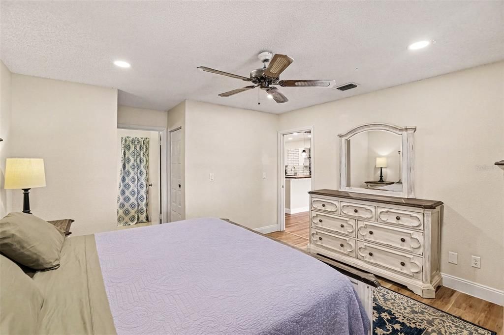 En Venta: $295,000 (2 camas, 2 baños, 1815 Pies cuadrados)