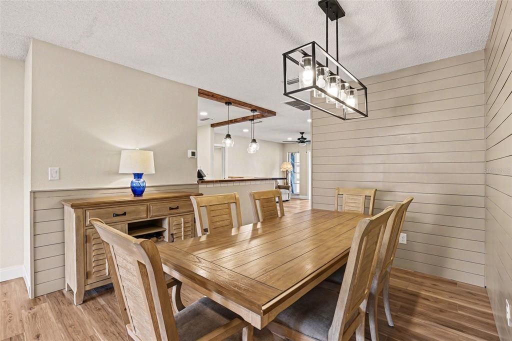 En Venta: $295,000 (2 camas, 2 baños, 1815 Pies cuadrados)