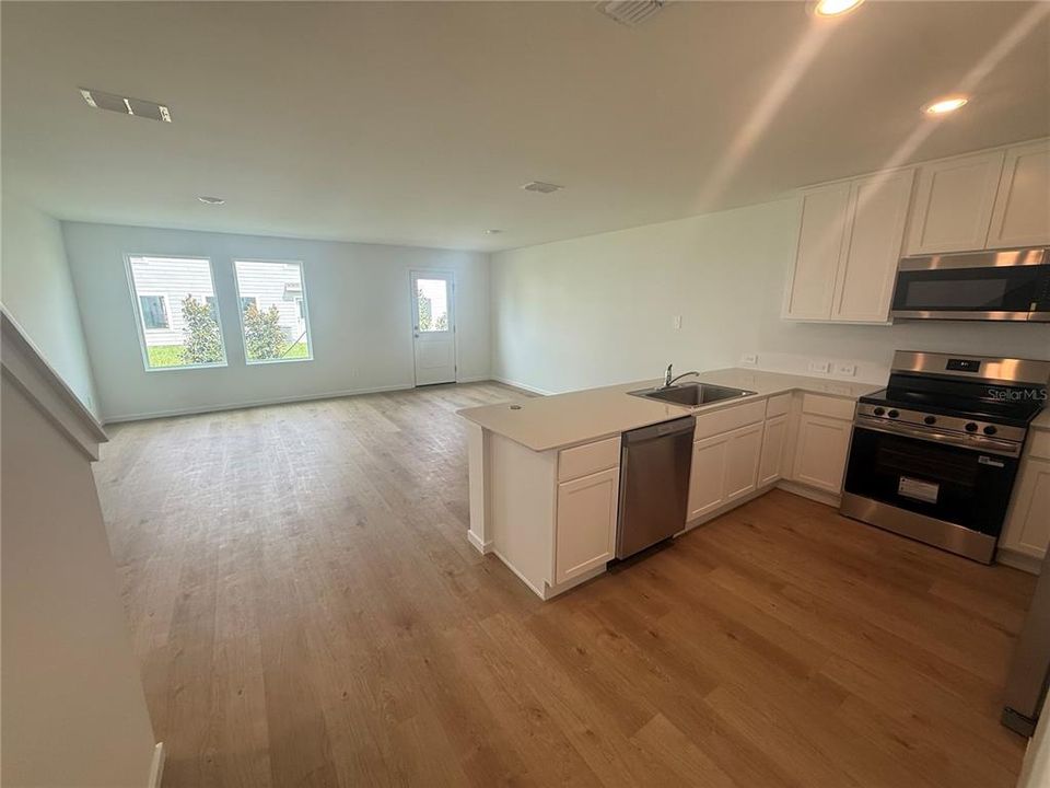 В аренду: $1,875 (3 спален, 2 ванн, 1386 Квадратных фут)