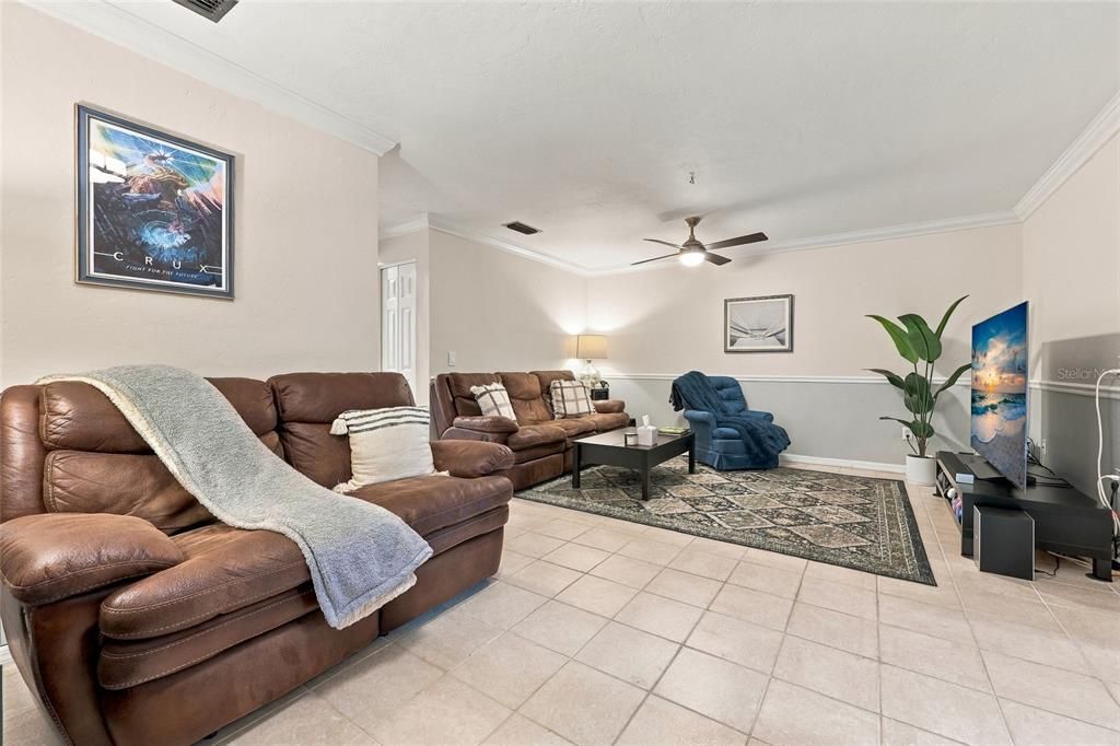 En Venta: $469,000 (4 camas, 2 baños, 2315 Pies cuadrados)