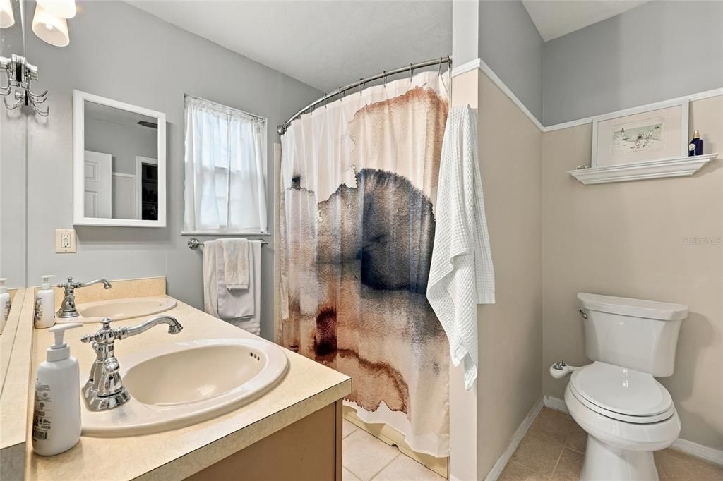 En Venta: $469,000 (4 camas, 2 baños, 2315 Pies cuadrados)
