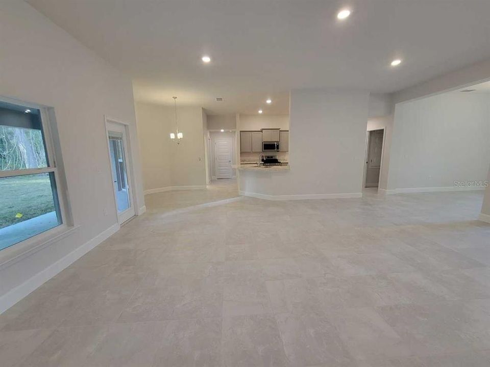 En Venta: $468,350 (4 camas, 3 baños, 2508 Pies cuadrados)