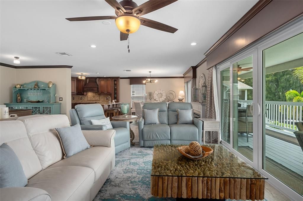 En Venta: $799,900 (3 camas, 2 baños, 2232 Pies cuadrados)