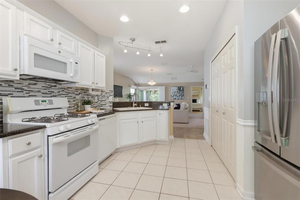 For Sale: $315,000 (2 beds, 2 baths, 1480 Square Feet)