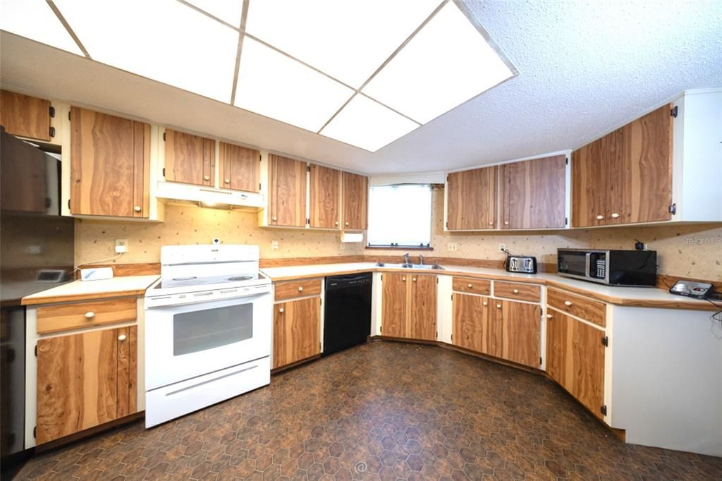 For Sale: $231,000 (3 beds, 2 baths, 1774 Square Feet)